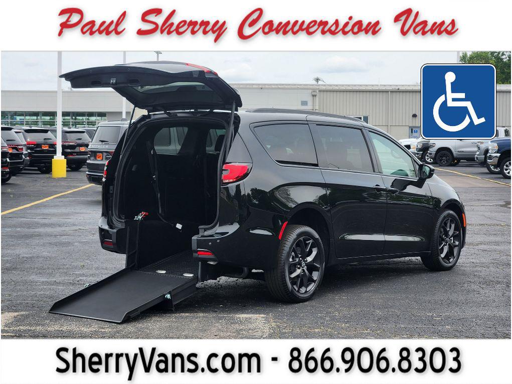 New 2026 Chrysler Pacifica L