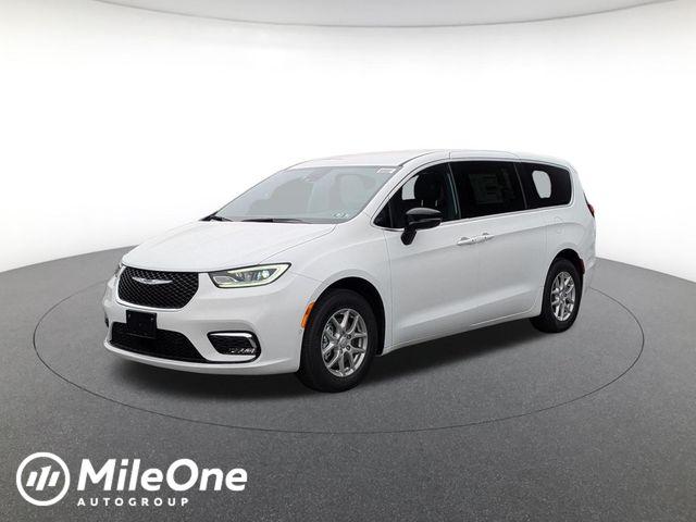 New 2026 Chrysler Pacifica Select