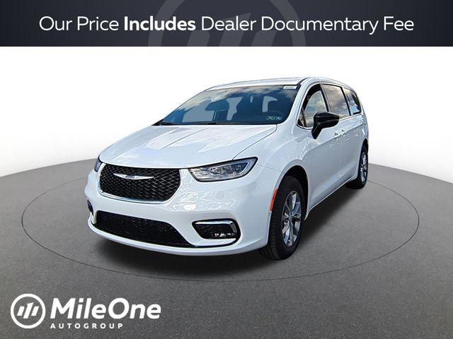 New 2026 Chrysler Pacifica Select