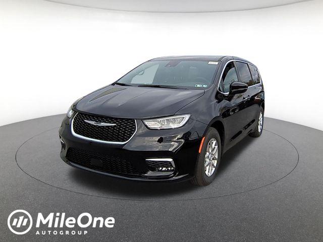 New 2026 Chrysler Pacifica Select