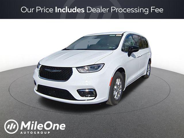 New 2026 Chrysler Pacifica Select