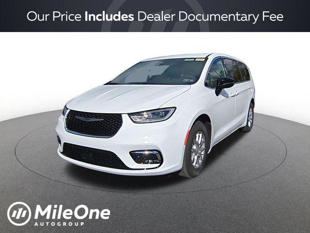 New 2026 Chrysler Pacifica Select