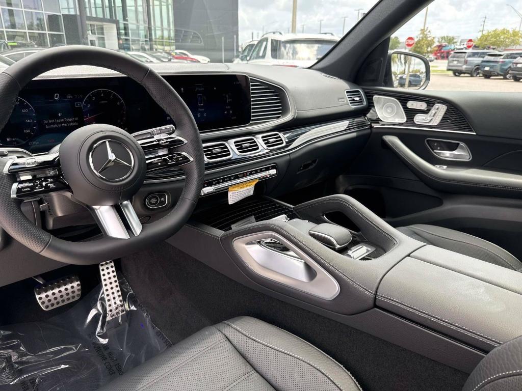 2026 Mercedes-BENZ GLS thumbnail 17