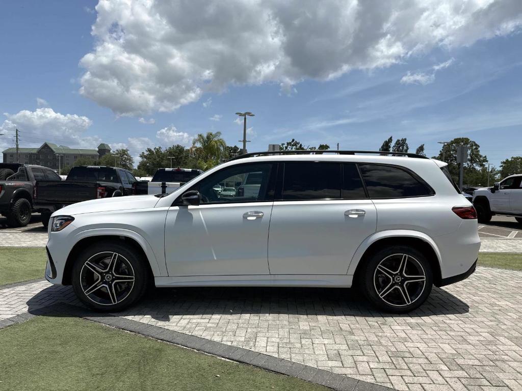 2026 Mercedes-BENZ GLS — фото 3