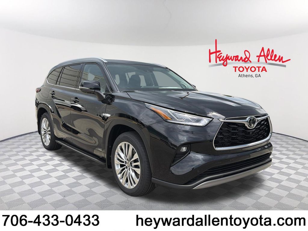 New 2026 Toyota Highlander Hybrid Platinum