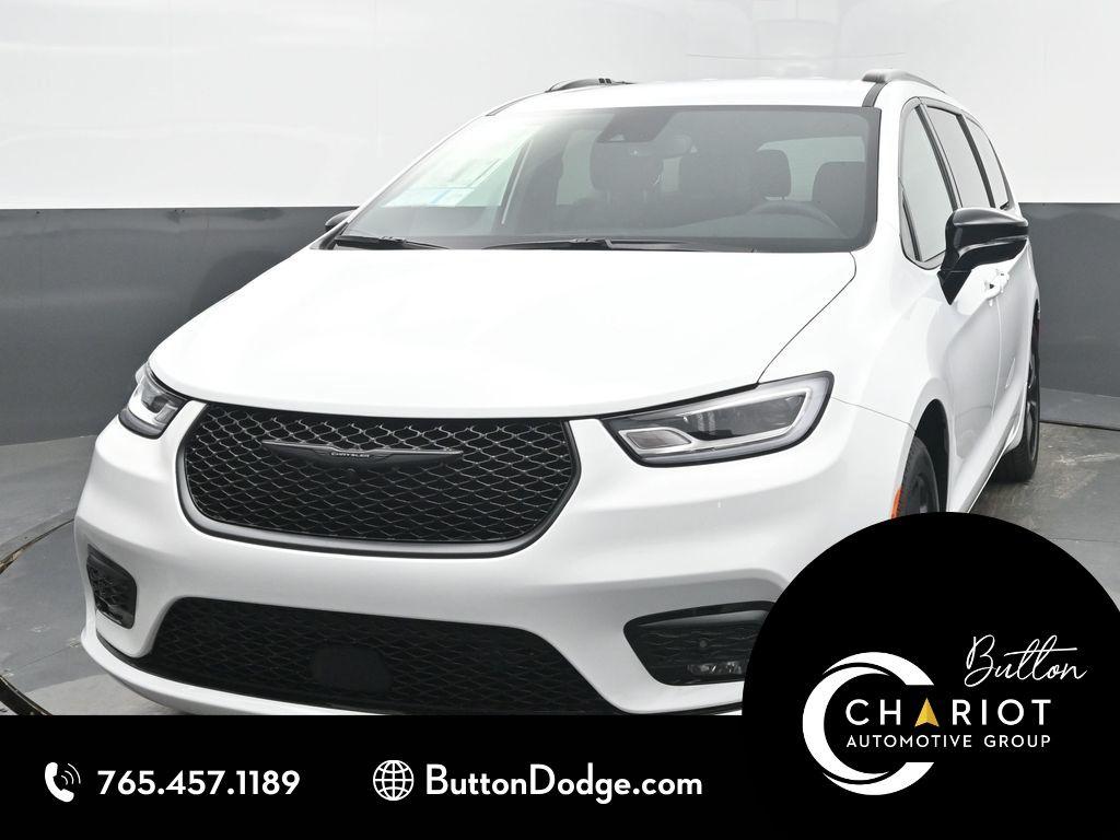 New 2026 Chrysler Pacifica Select