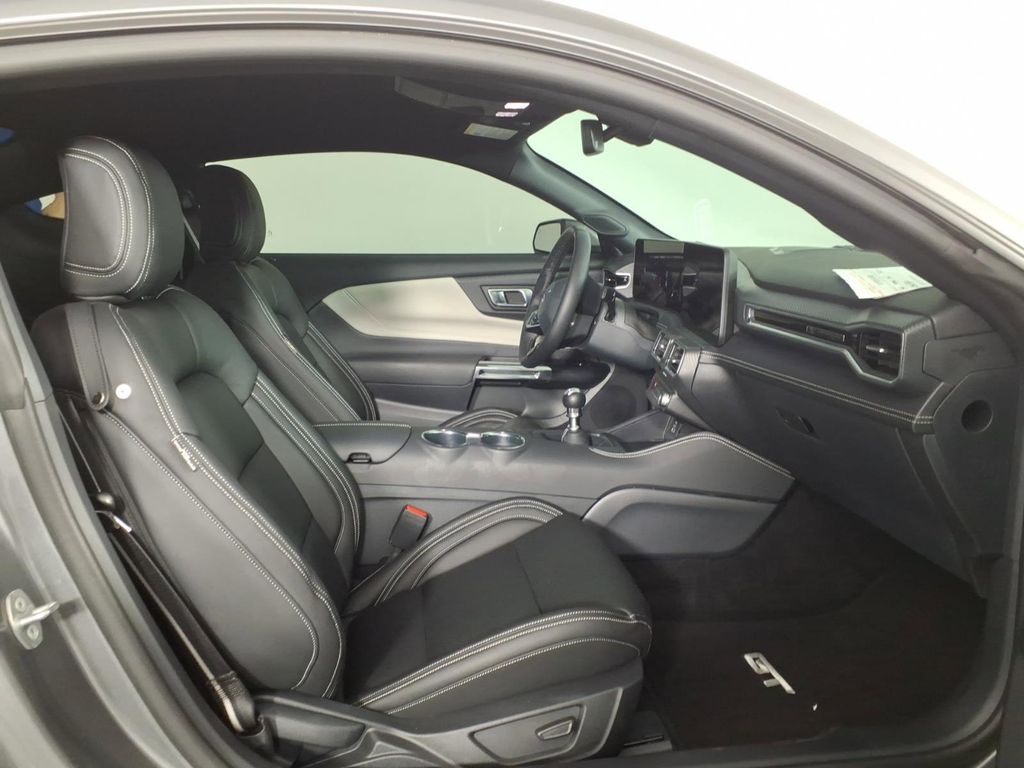 صورة 9 لـ 2025 FORD MUSTANG GT PREMIUM