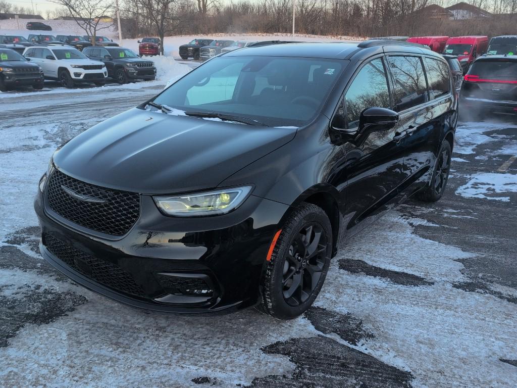 New 2026 Chrysler Pacifica L