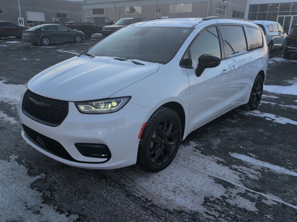 New 2026 Chrysler Pacifica L