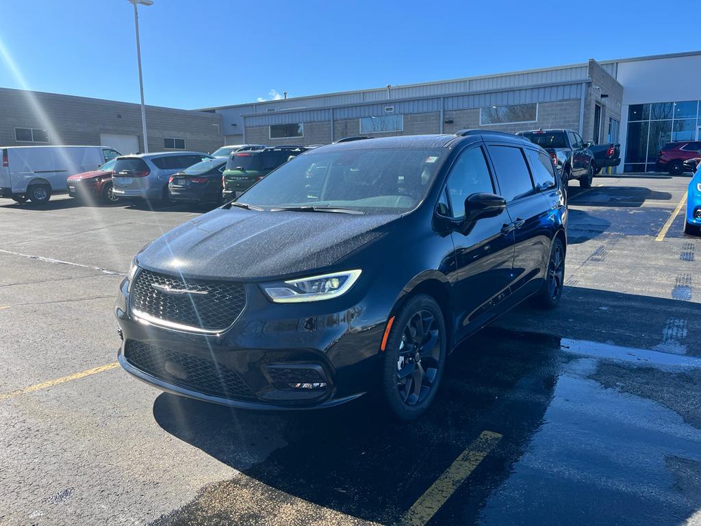 New 2026 Chrysler Pacifica Limited