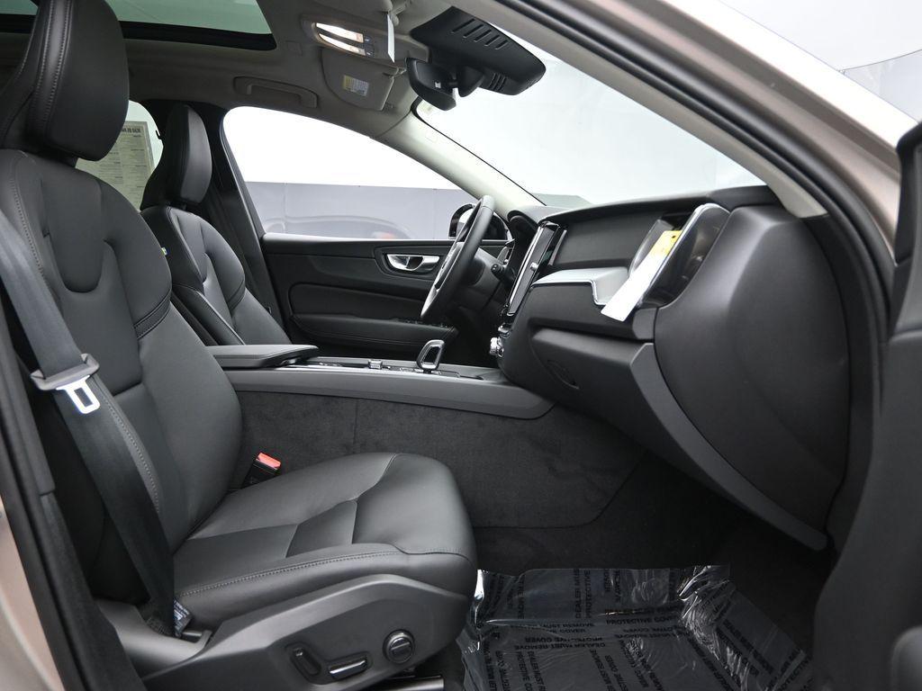 2025 Volvo XC60 B5 CORE — миниатюра 27