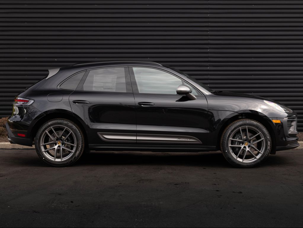 2026 Porsche MACAN T photo 9