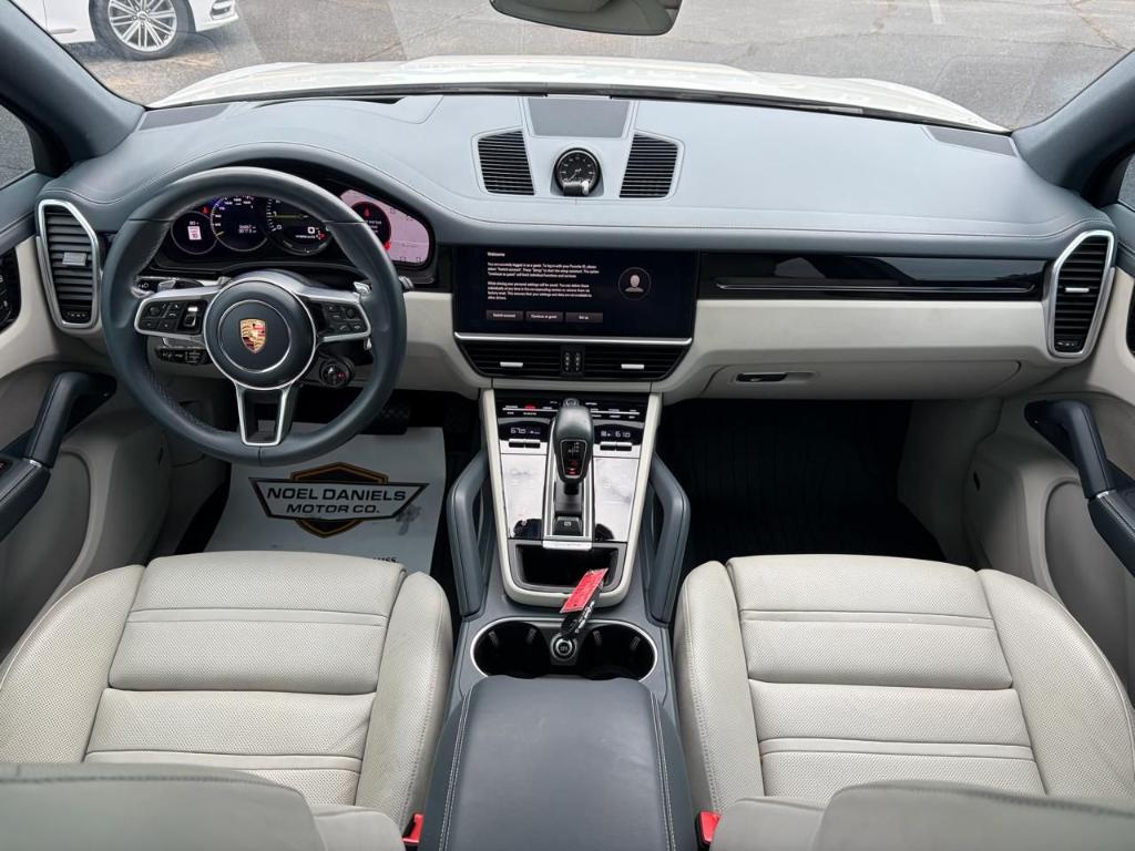 صورة 7 لـ 2023 Porsche CAYENNE E-HYBRID