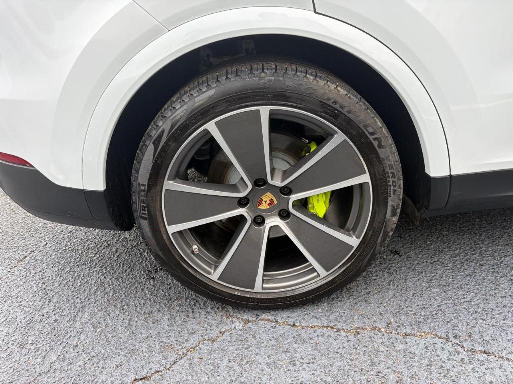 صورة 25 لـ 2023 Porsche CAYENNE E-HYBRID
