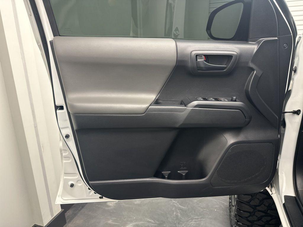2022 Toyota TACOMA SR — миниатюра 16