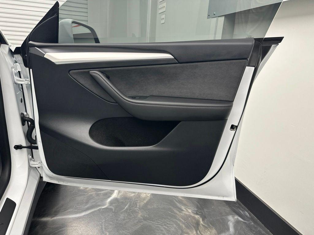 2024 Tesla MODEL Y PERFORMANCE DUAL MOTOR ALL-WHEEL DRIVE photo 10