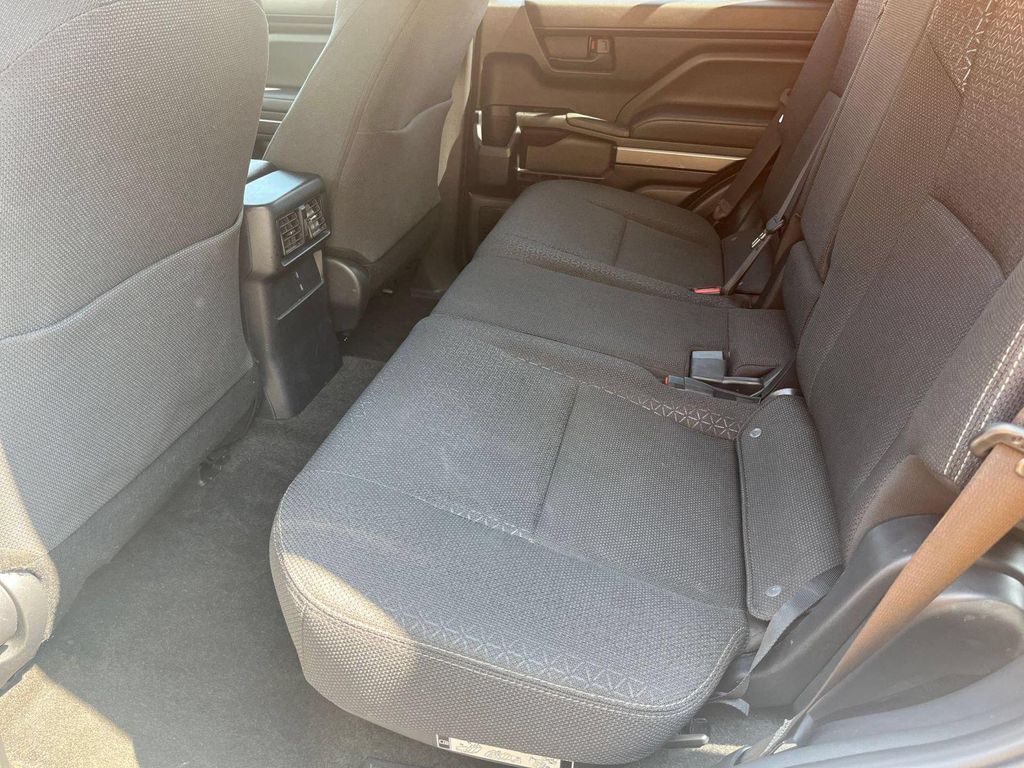 صورة مصغرة 24 لـ 2025 Toyota 4RUNNER SR5