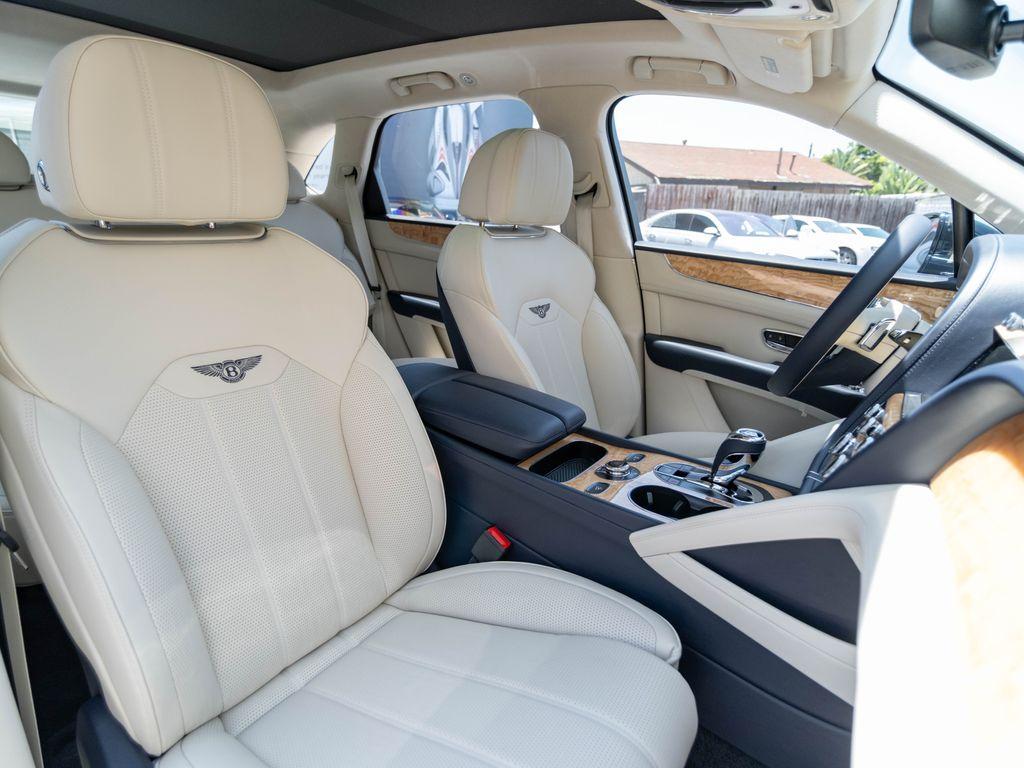 2024 Bentley BENTAYGA V8 — миниатюра 24