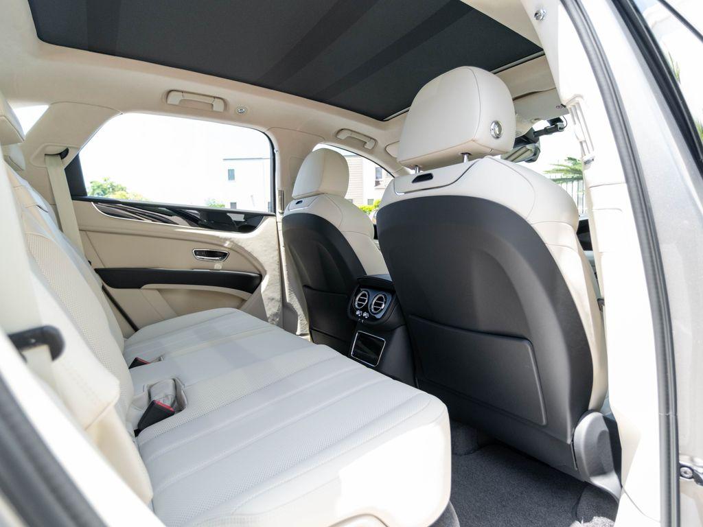 صورة مصغرة 20 لـ 2026 Bentley BENTAYGA V8
