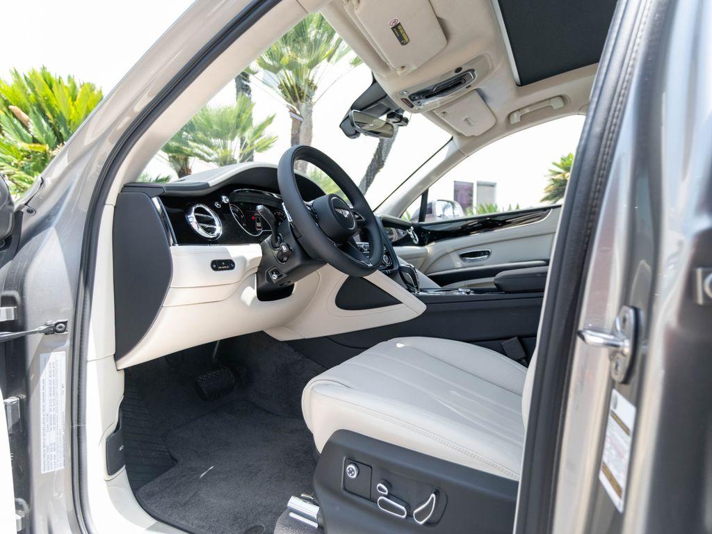 2026 Bentley BENTAYGA V8 照片 10