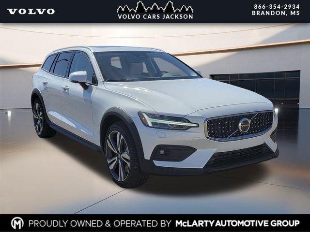 New 2026 Volvo V60 Cross Country Plus, B5 AWD Gas (mild hybrid)