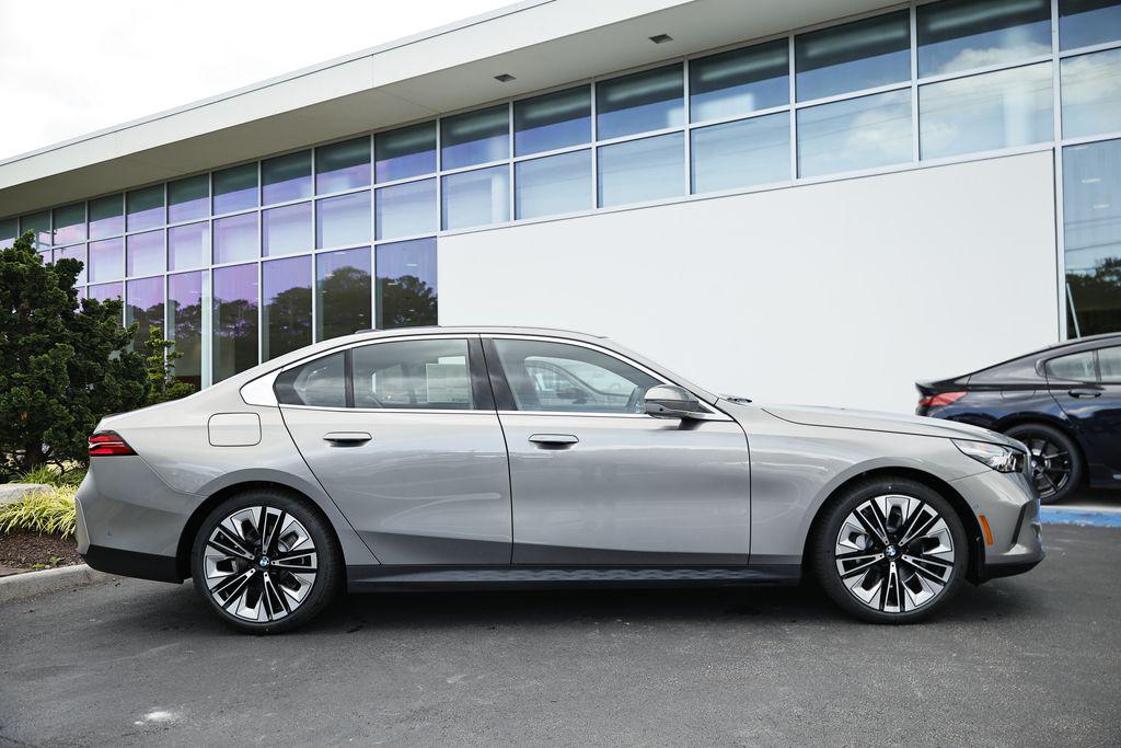 2027 BMW 530 I — фото 4