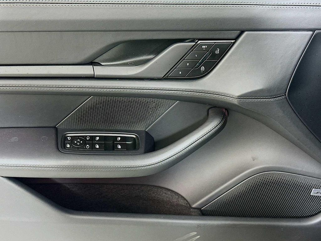 2026 Porsche TAYCAN BLACK EDITION 缩略图 11