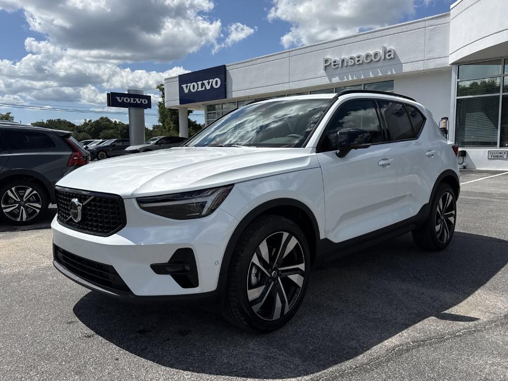 New 2026 Volvo XC40 B5 Ultra