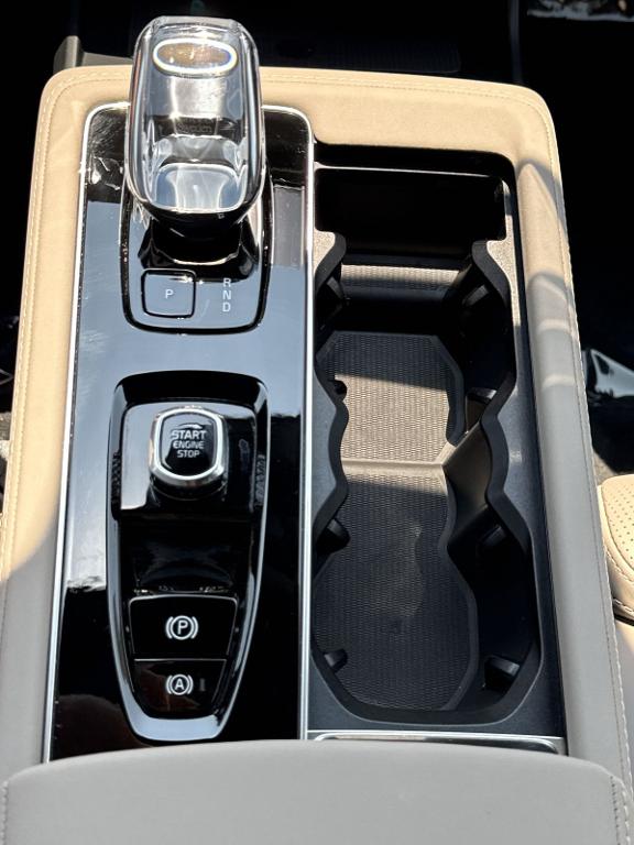 صورة مصغرة 30 لـ 2026 Volvo XC90 PLUG-IN HYBRID T8 ULTRA 7-SEATER