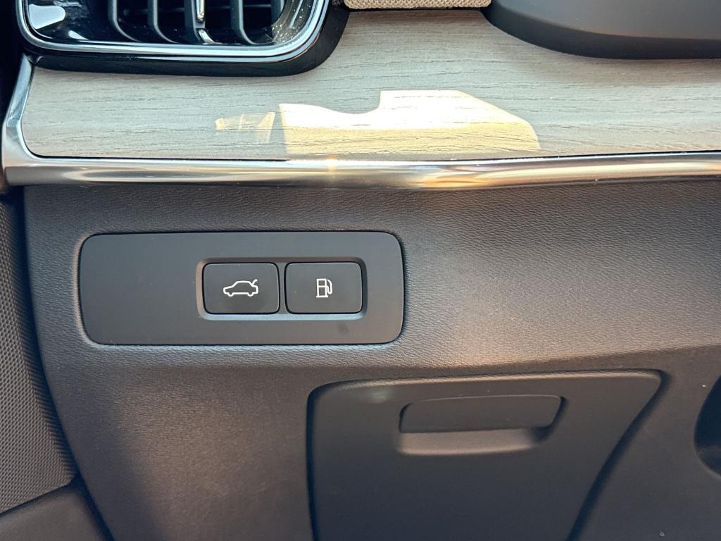 صورة مصغرة 21 لـ 2026 Volvo XC90 PLUG-IN HYBRID T8 ULTRA 7-SEATER