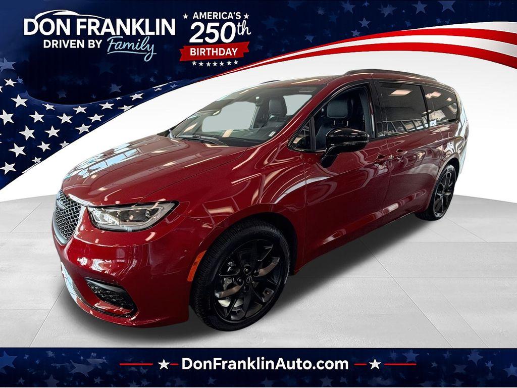 New 2026 Chrysler Pacifica Select