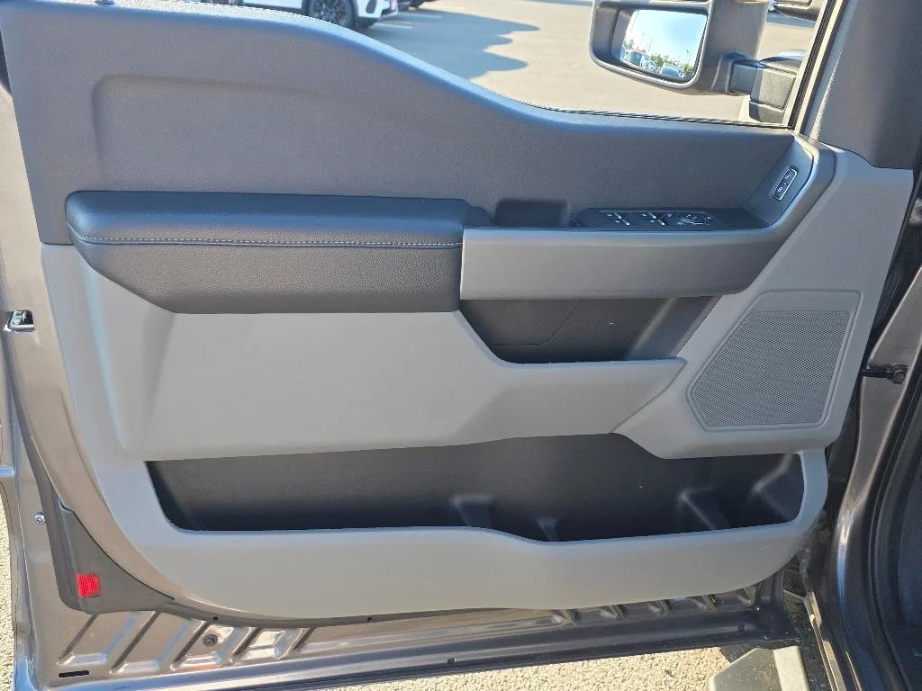 2024 FORD F-350 XLT 缩略图 32