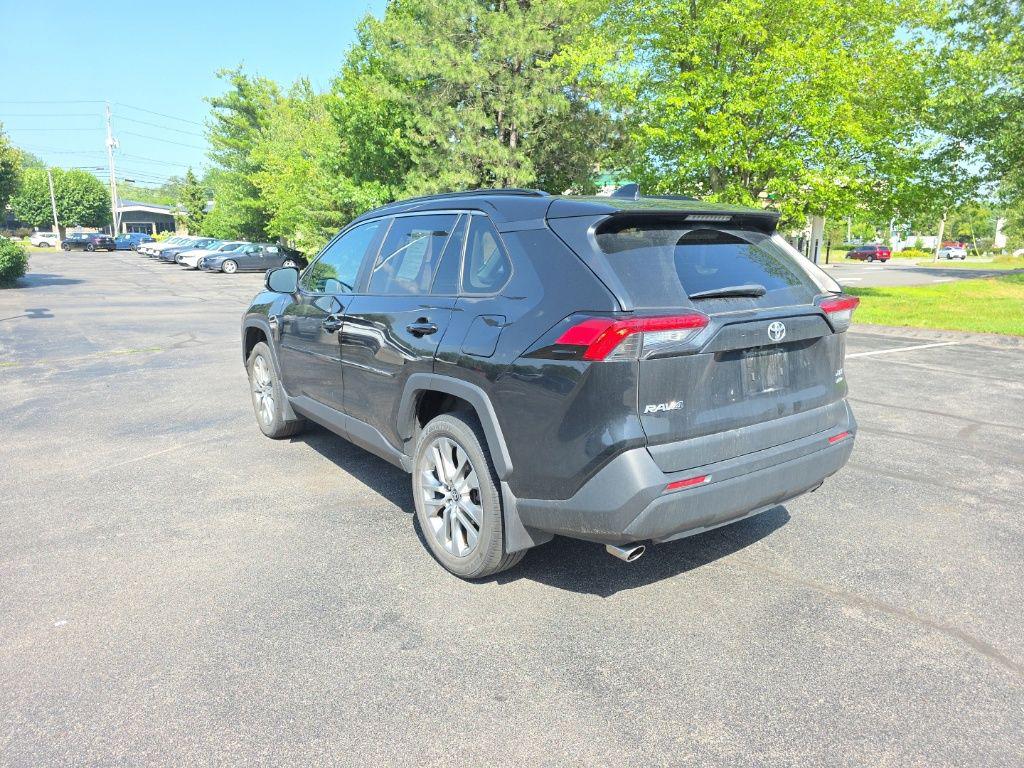 2024 Toyota RAV4 XLE PREMIUM — фото 10