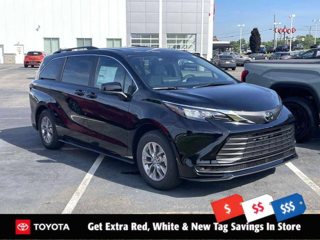 New 2026 Toyota Sienna LE