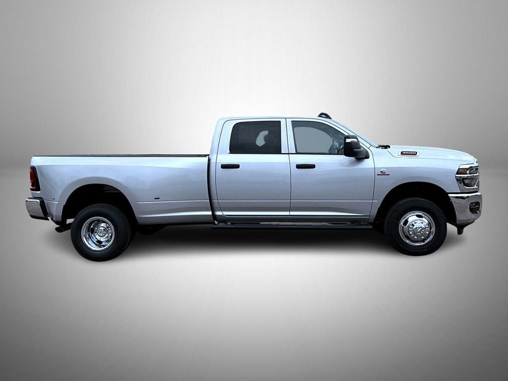 صورة 4 لـ 2026 RAM 3500 TRADESMAN CREW CAB 4X4 8' BOX