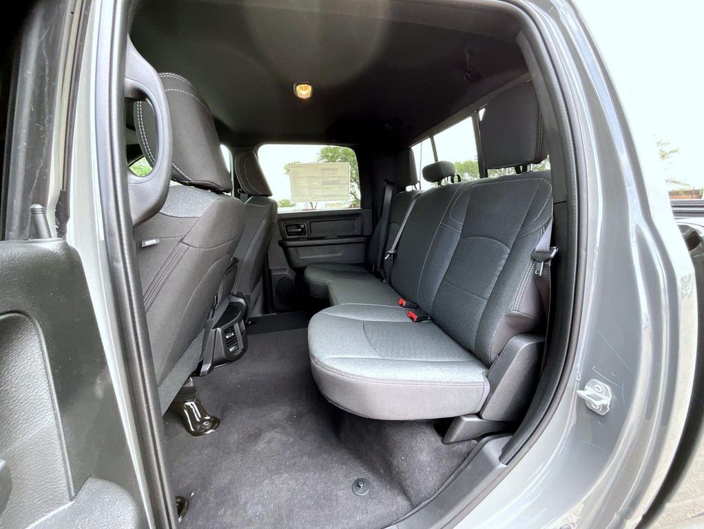 صورة مصغرة 12 لـ 2026 RAM 2500 BLACK EXPRESS CREW CAB 4X4 6'4' BOX