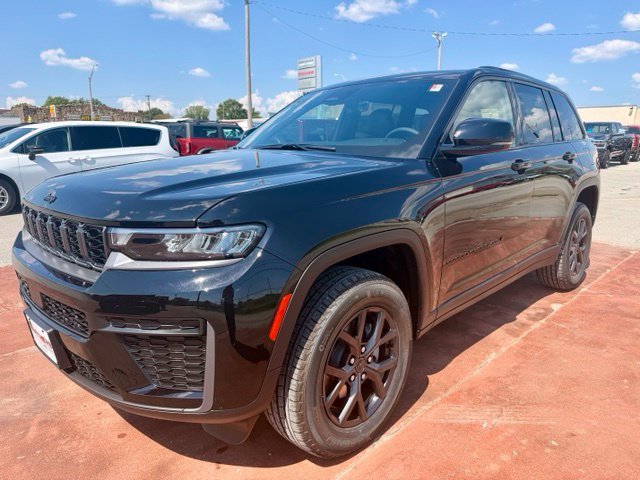 New 2027 Jeep Grand Cherokee Altitude 4x2