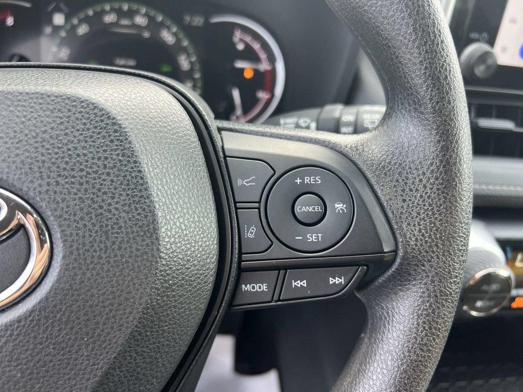 2025 Toyota RAV4 XLE — миниатюра 20