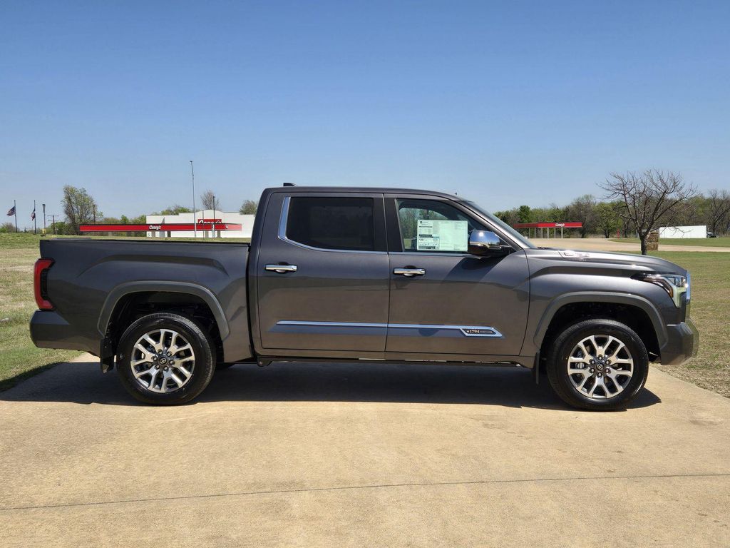 TOYOTA TUNDRA - 7