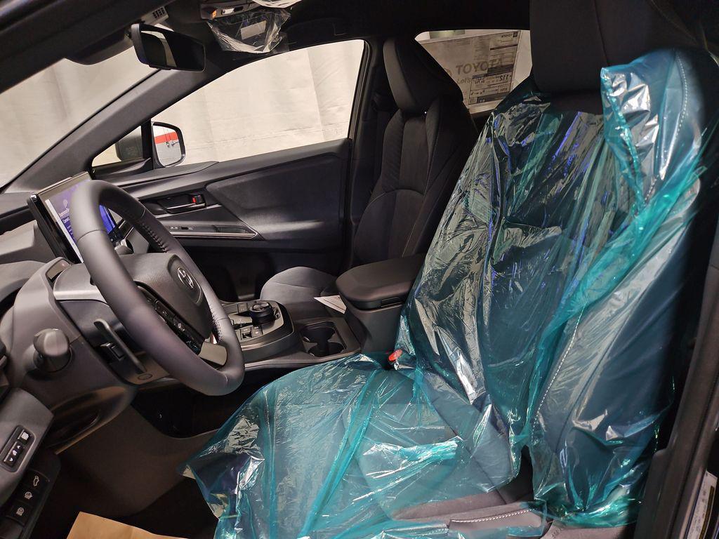 صورة مصغرة 26 لـ 2026 Toyota C-HR XSE