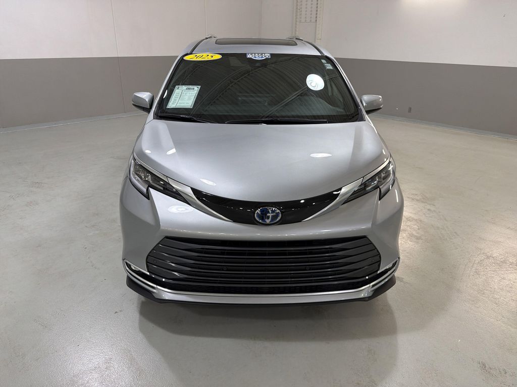2025 Toyota SIENNA LIMITED — фото 3