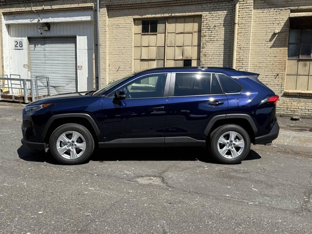 صورة 4 لـ 2020 Toyota RAV4 XLE
