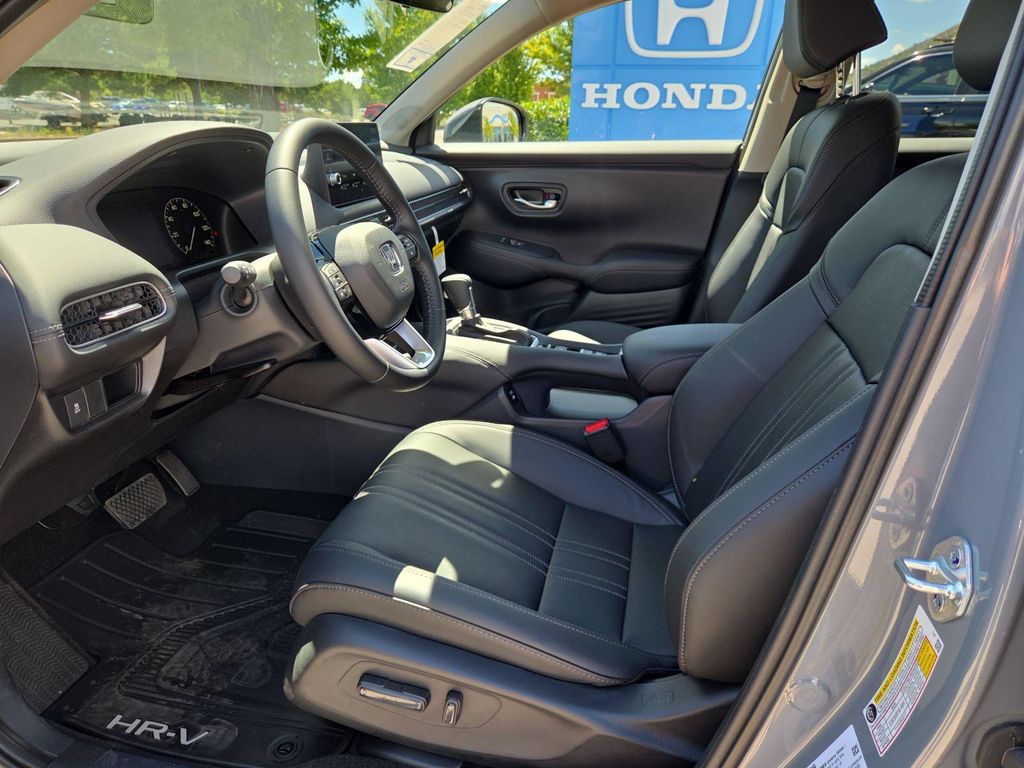 صورة 10 لـ 2027 Honda HR-V EX-L