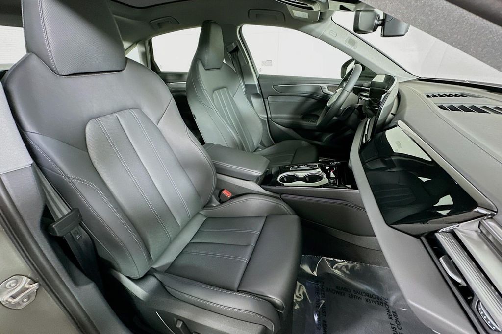 صورة 8 لـ 2026 AUDI A6 PREMIUM QUATTRO S TRONIC