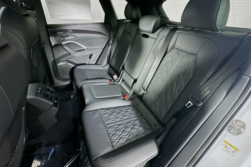 صورة 9 لـ 2026 AUDI SQ5 3.0T PREMIUM PLUS