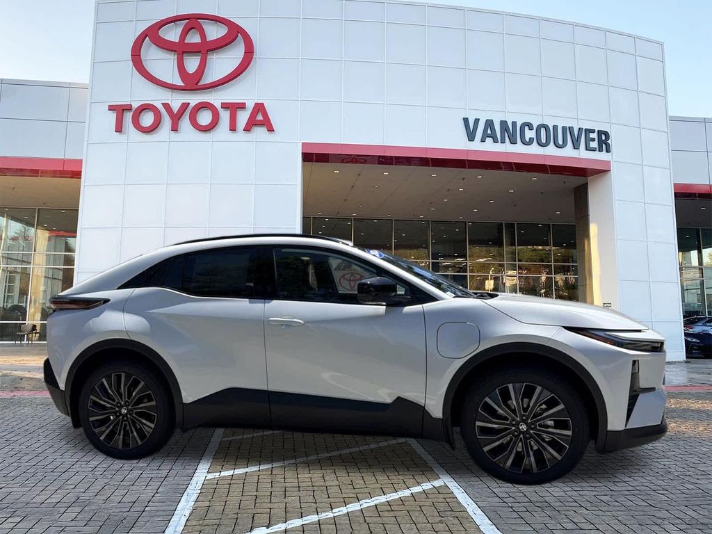 New 2026 Toyota C-HR XSE