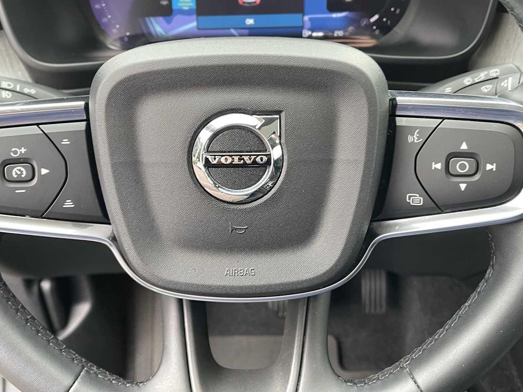 صورة مصغرة 21 لـ 2024 Volvo XC40 B5 PLUS DARK THEME