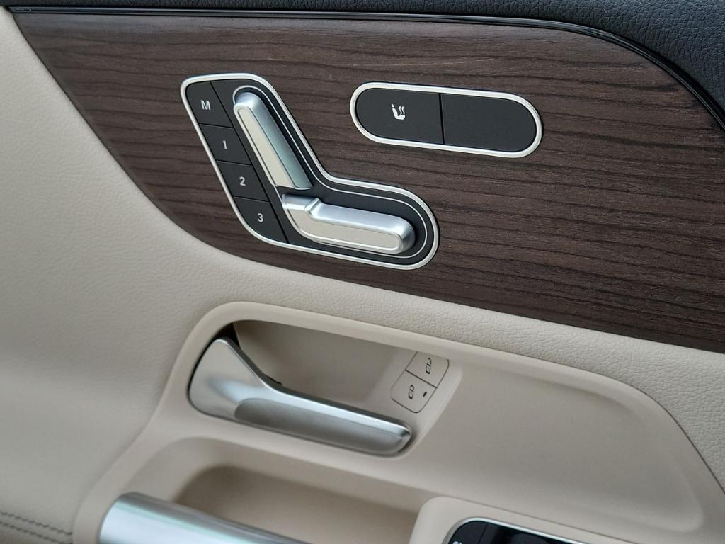 2026 Mercedes-BENZ GLA — миниатюра 25