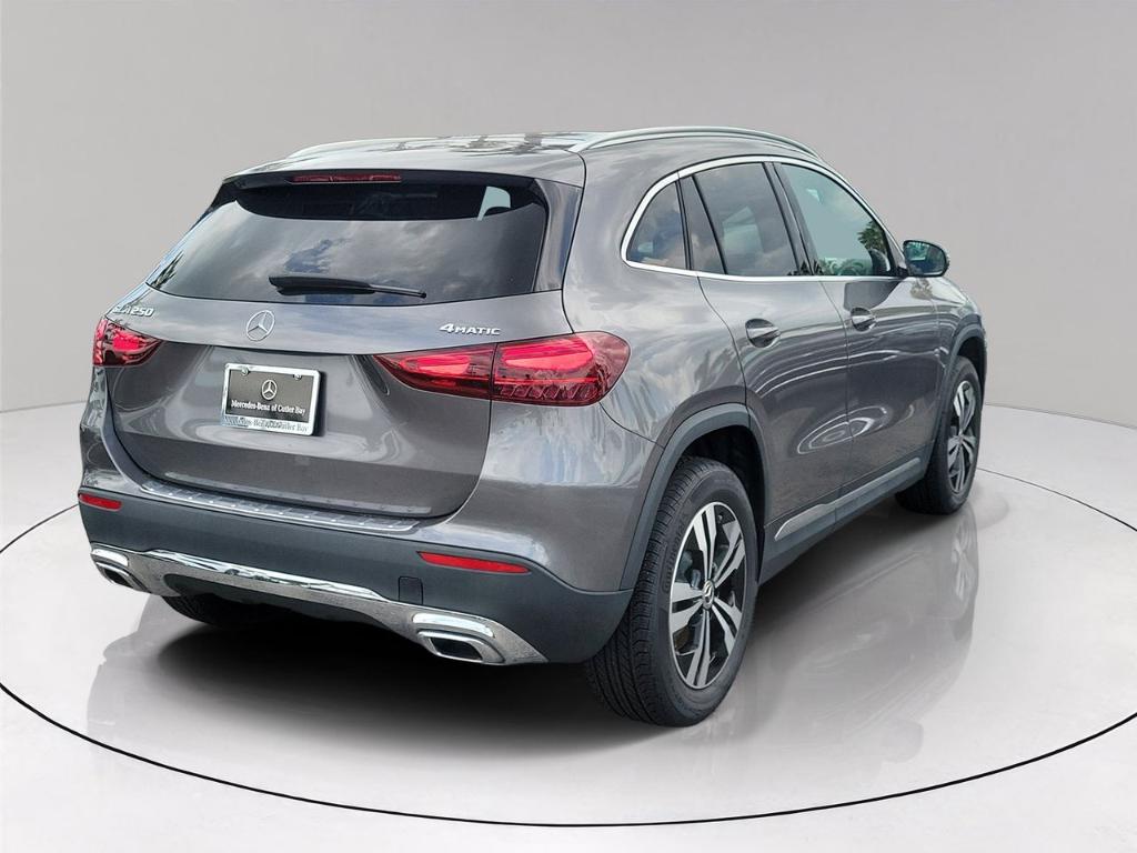 2026 Mercedes-BENZ GLA thumbnail 4