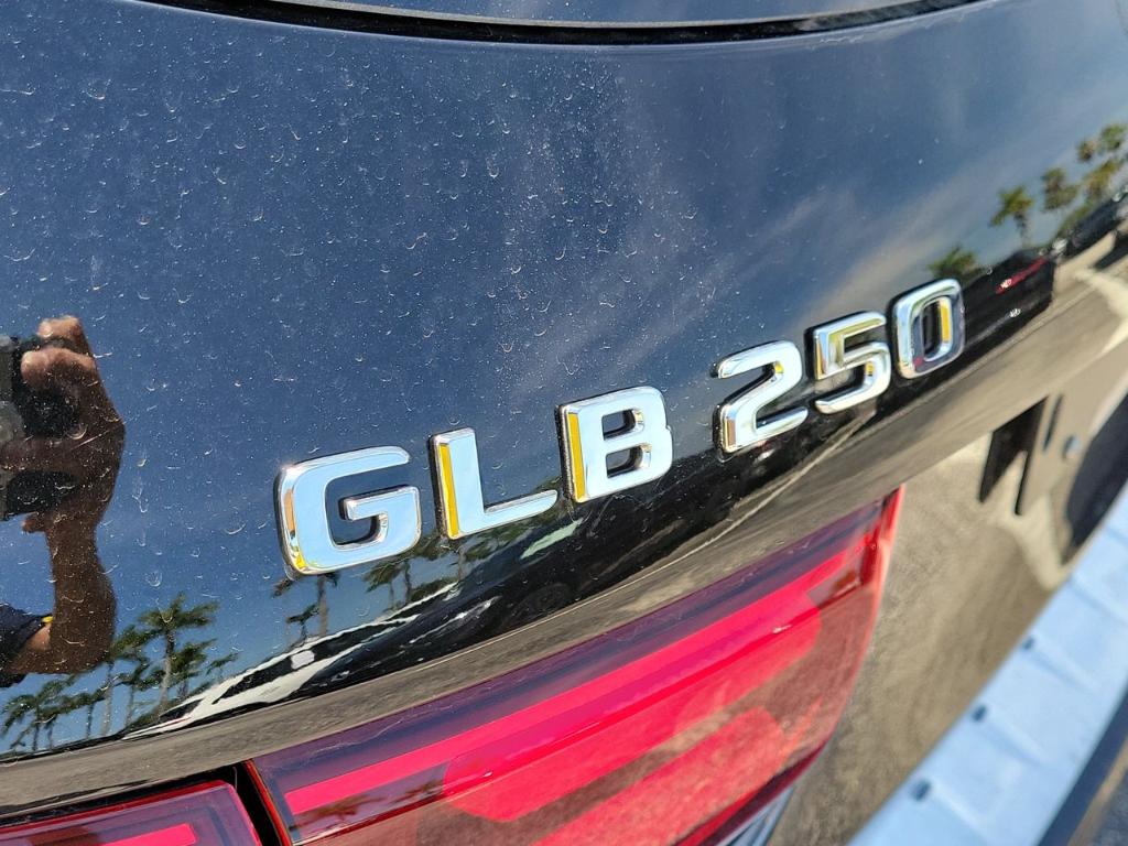 2026 Mercedes-BENZ GLB — фото 7